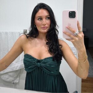 Emerald green strapless formal dress. Great for weddings and events.
